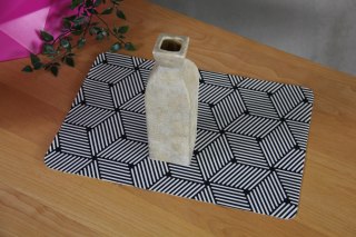 Podkładka prostokątna na stół 29×42 cm, wzór Cube - ekologiczny filc, pranie 40 °C, Bertoni