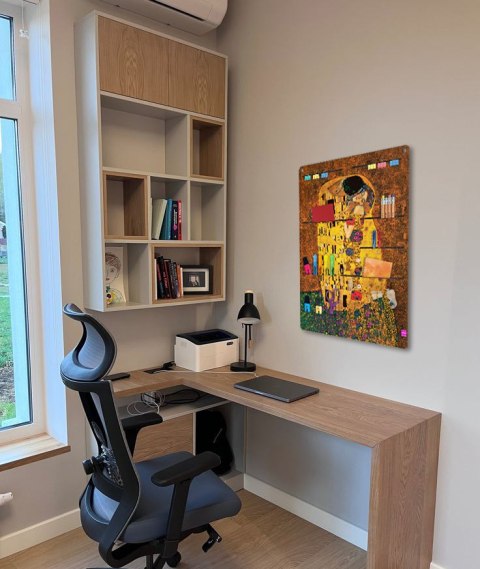 Organizer ścienny z filcu Bertoni Pocałunek 45×65 cm - antracyt, 8 kieszeni, nadruk HD, dekoracyjny i praktyczny