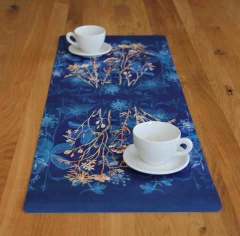 Bieżnik na stół Midnight 95×33 cm - ekologiczny filc, ochrona stołu, dekoracyjny wzór, Bertoni