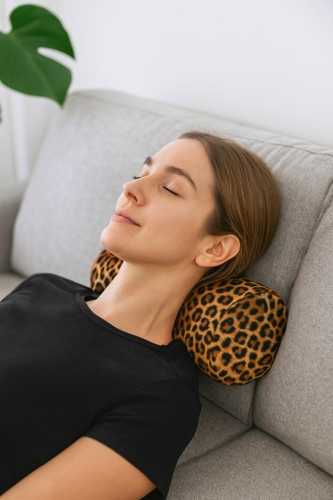 Poduszka rehabilitacyjna wałek, wzór Panterka Lamparcia Ø15x40 cm - welur, pianka memory foam, do podparcia karku i pleców, Bert